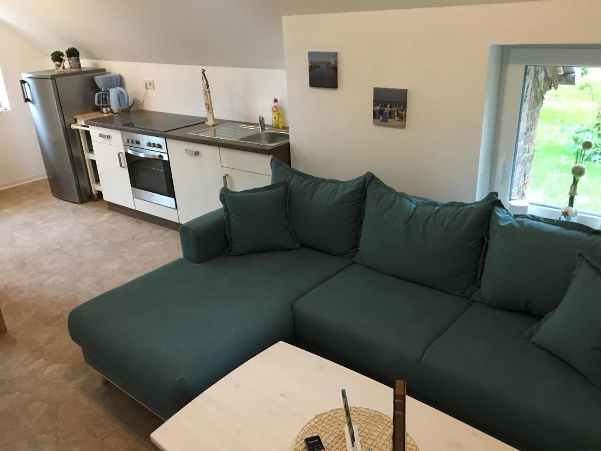 Marijanas Ferienwohnungen Gründeich Ein alter wunderschöner Resthof aus dem neunzehnten Jahrhundert mit Weidefläche und Obstwiesen Bitte nicht buchen wenn Sie eine unkrautfreie moderne Parkanlage erwarten Es ist ein rustikaler Hof Holtgast Exterior foto