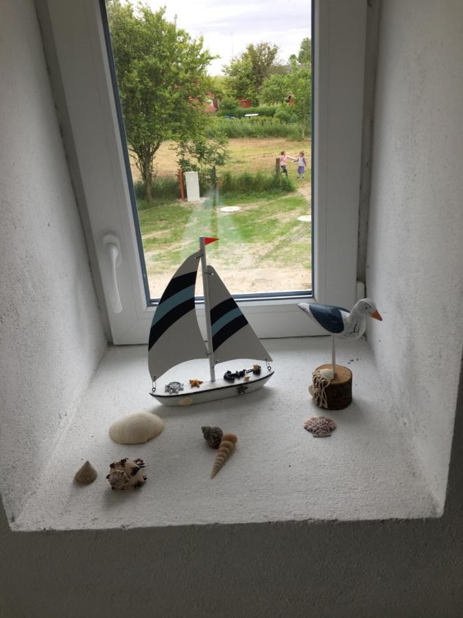 Marijanas Ferienwohnungen Gründeich Ein alter wunderschöner Resthof aus dem neunzehnten Jahrhundert mit Weidefläche und Obstwiesen Bitte nicht buchen wenn Sie eine unkrautfreie moderne Parkanlage erwarten Es ist ein rustikaler Hof Holtgast Exterior foto