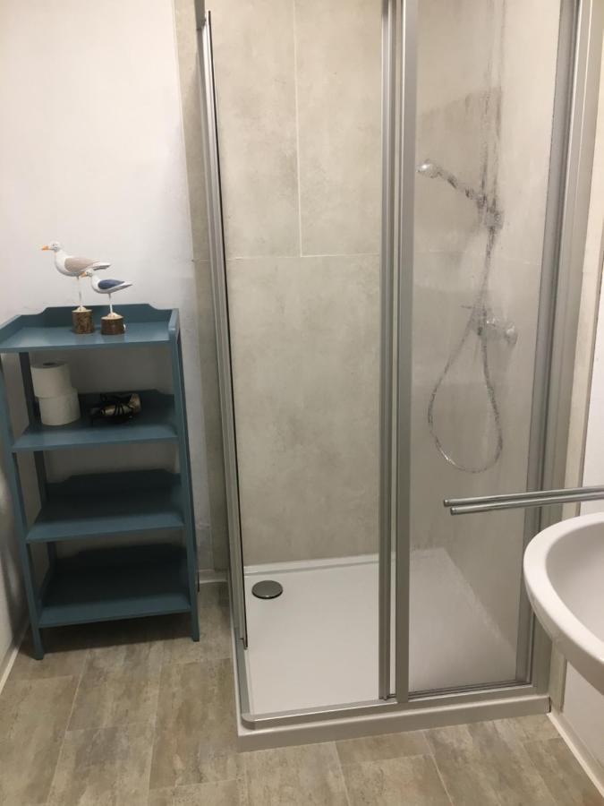 Marijanas Ferienwohnungen Gründeich Ein alter wunderschöner Resthof aus dem neunzehnten Jahrhundert mit Weidefläche und Obstwiesen Bitte nicht buchen wenn Sie eine unkrautfreie moderne Parkanlage erwarten Es ist ein rustikaler Hof Holtgast Exterior foto
